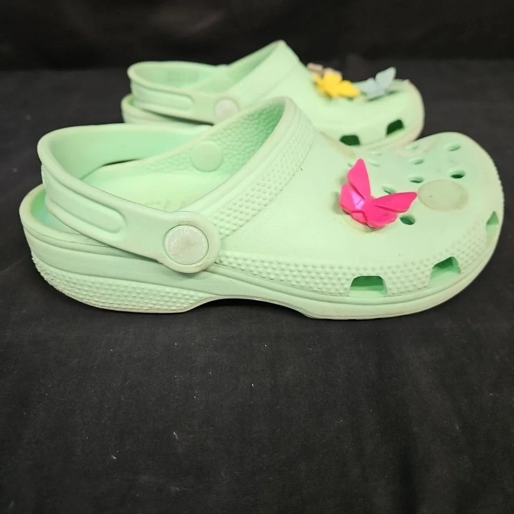 Crocs Green Kids Clogs Shoes Size J1 Slip On Sandals Unisex Waterproof Casual
